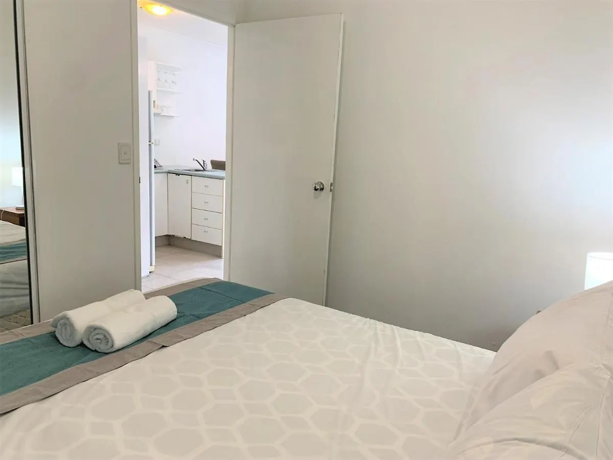 *** Apartahotel Broadwater Keys Holiday Apartments Gold Coast Australia